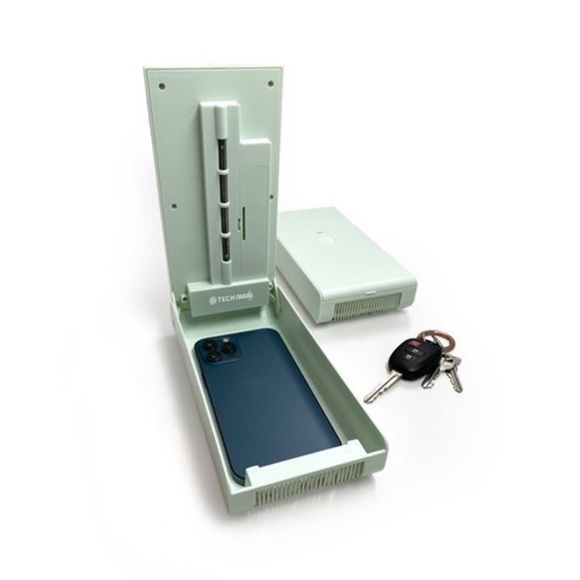 Nib Tech Candy UV sanitizing box. Sanitize and clean phones, make up brushes etc - Picture 3 of 12